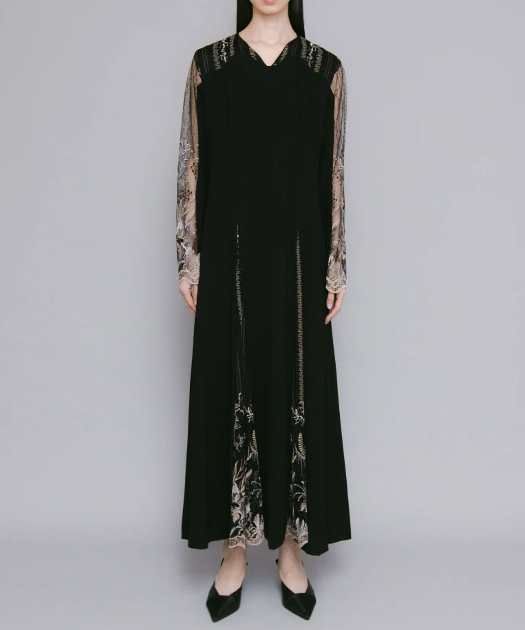 Petal lace dress (Black)(約7万円)