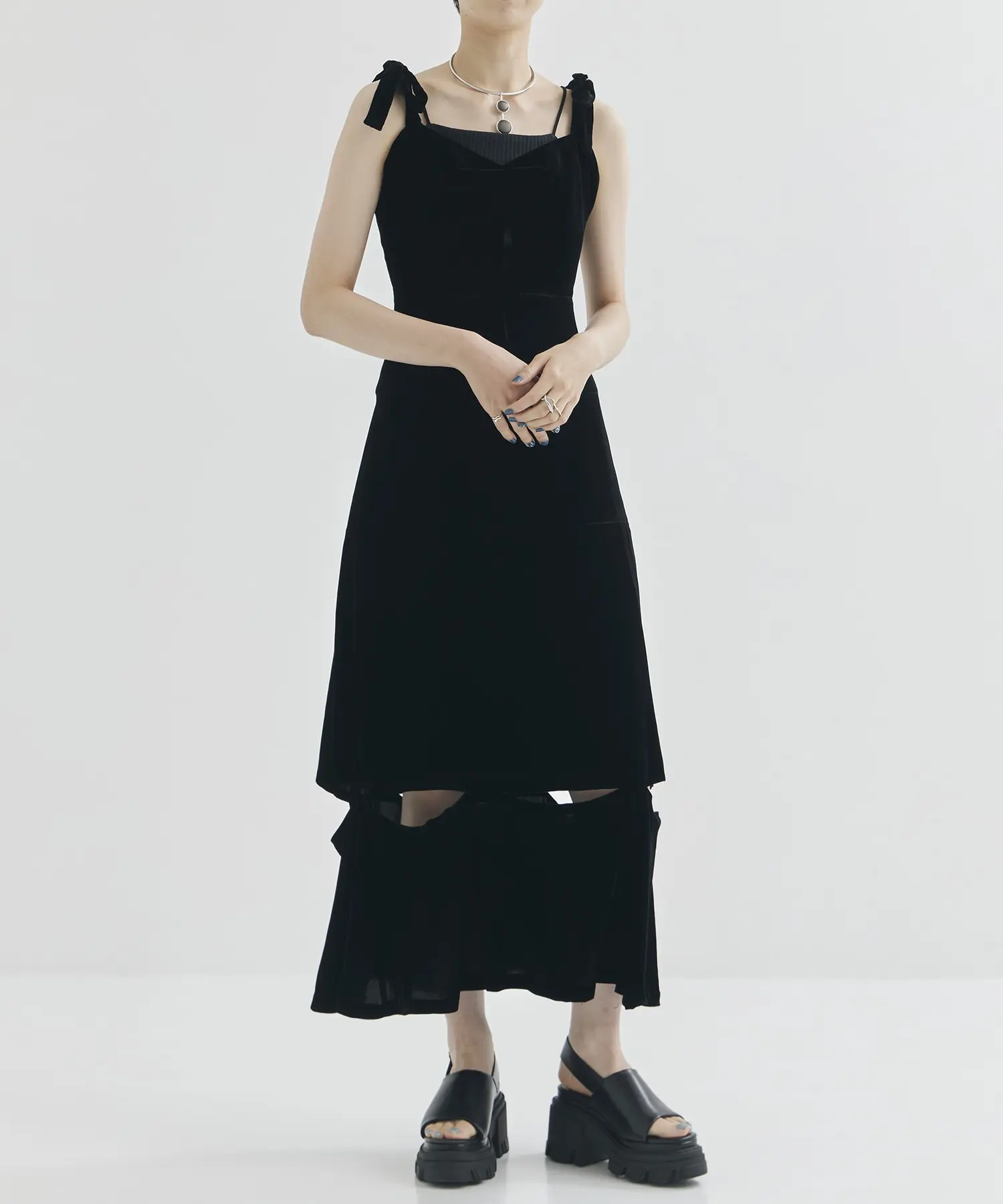VELVET SLIT DRESS(約12万円)